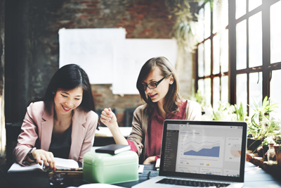 2_women_finance_strategy_meeting_400